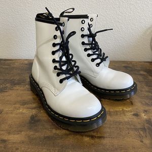 Dr Martens Boots Womens Size 6 White Patent Leather Lace Up Combat